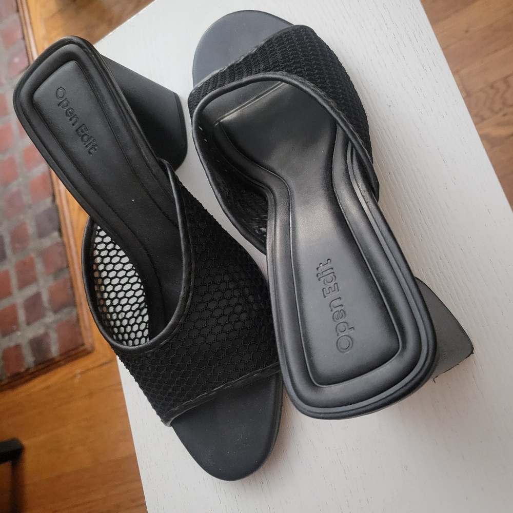 Black Mesh mule sandal. Open toe